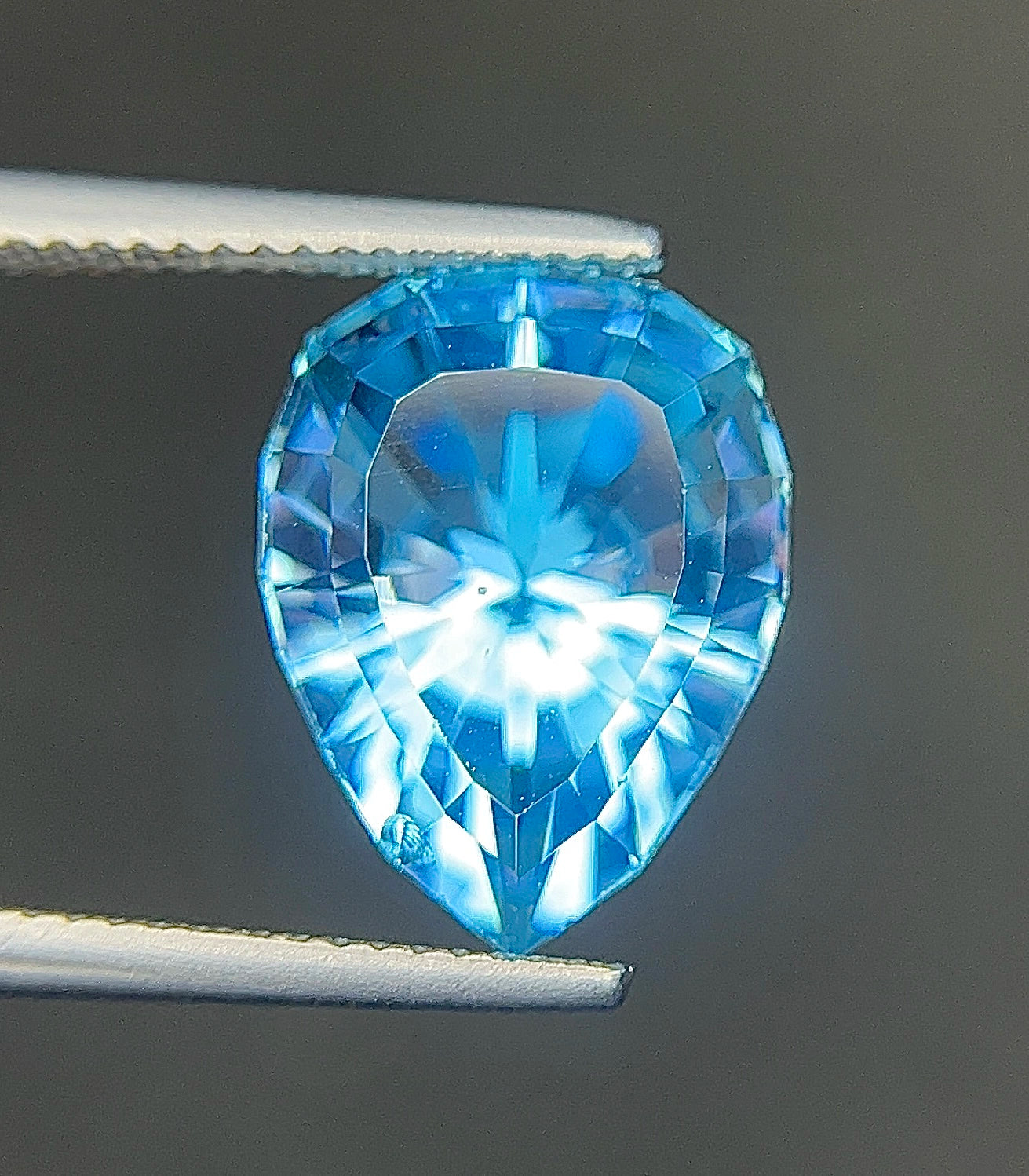 BLUE TOPAZ 11 Ct Perfect Drop Shape Beautiful Swiss Blue Topaz - Gemstone