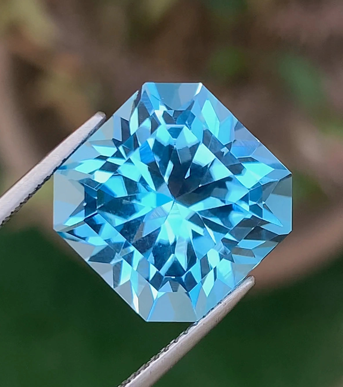 Swiss Blue Topaz 15.70Ct Precision Cut Sensational Swiss Blue Topaz - Gemstone