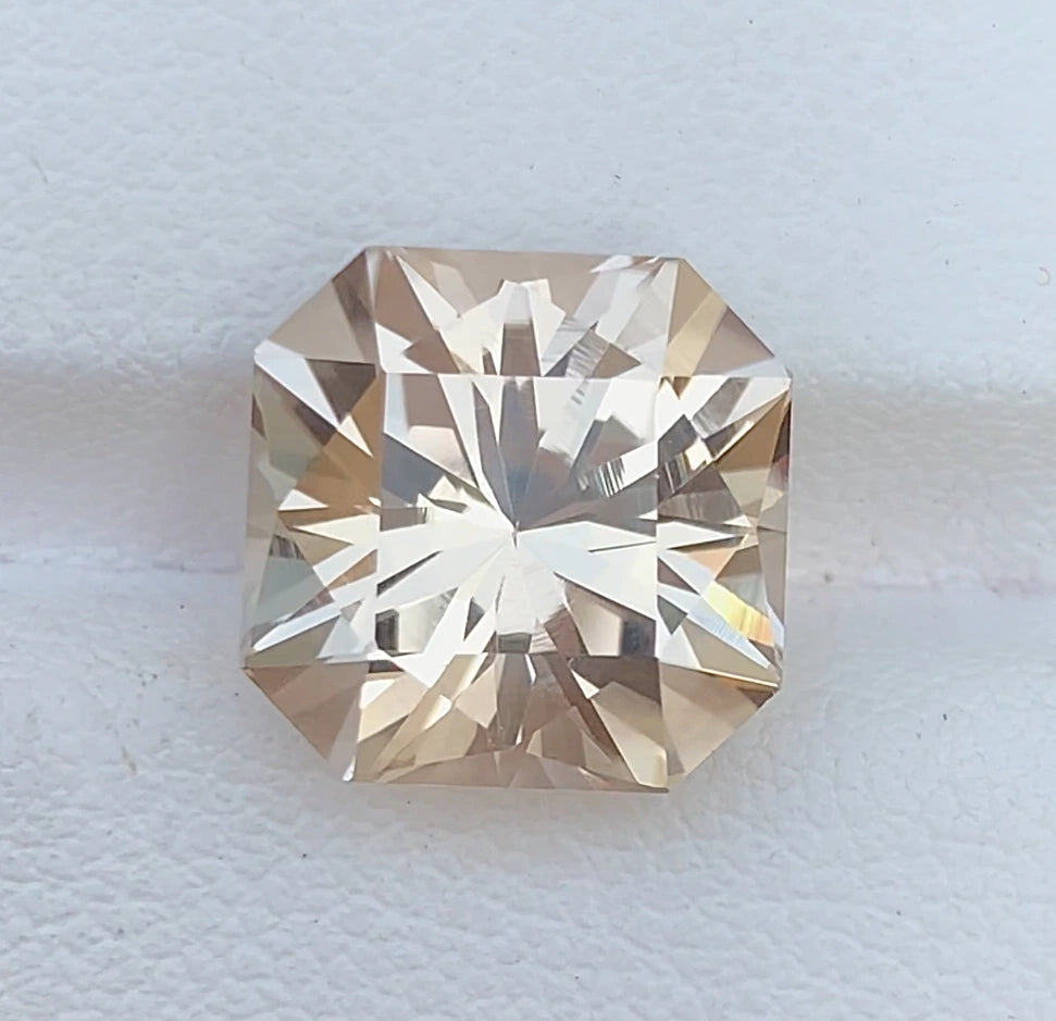 Skardu Topaz 7.45 Ct Precision Cut Lustrous Sparkly Topaz Pakistan - Gemstone