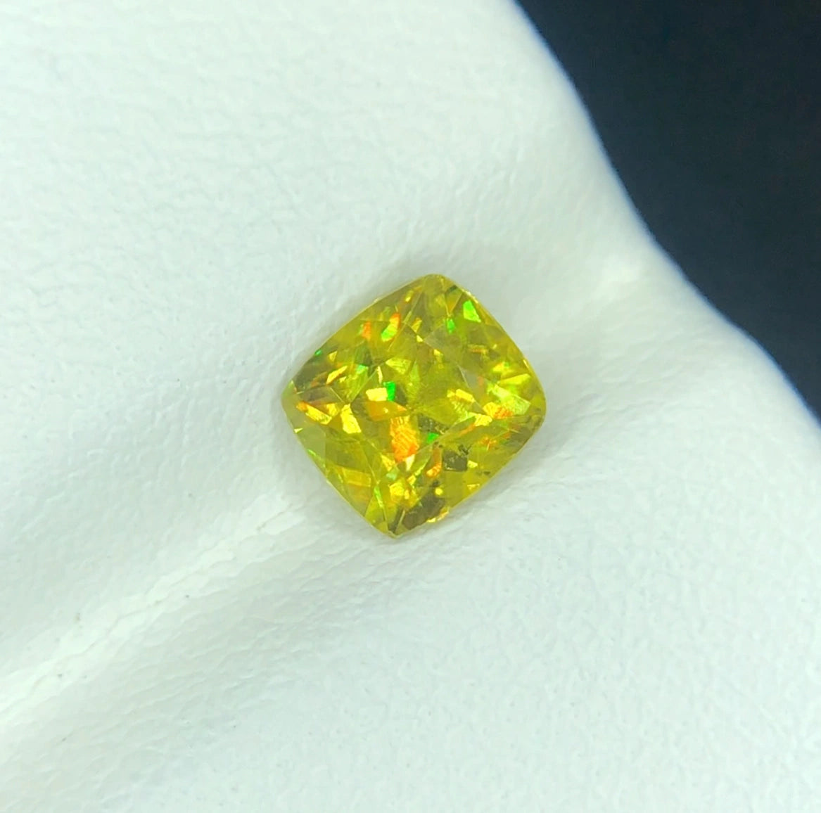 0.95 CT Rare Yellow Sphene Titanite High-Dispersion for Collector & Jeweler