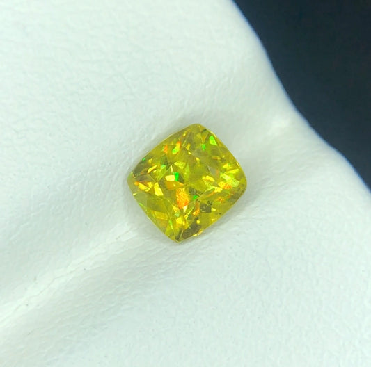 0.95 CT Rare Yellow Sphene Titanite High-Dispersion for Collector & Jeweler