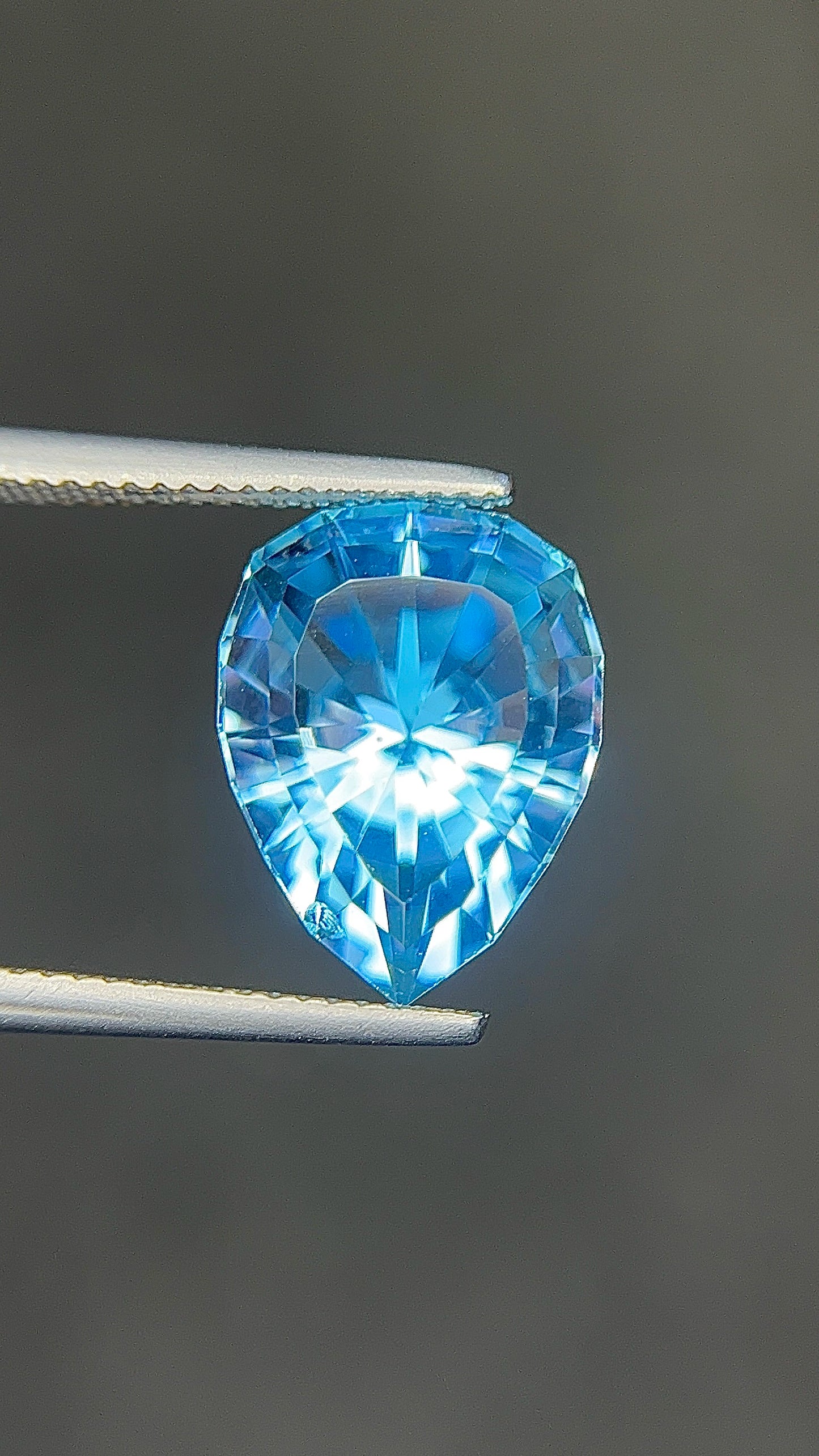 BLUE TOPAZ 11 Ct Perfect Drop Shape Beautiful Swiss Blue Topaz - Gemstone