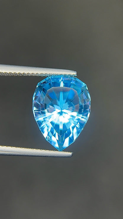BLUE TOPAZ 11 Ct Perfect Drop Shape Beautiful Swiss Blue Topaz - Gemstone
