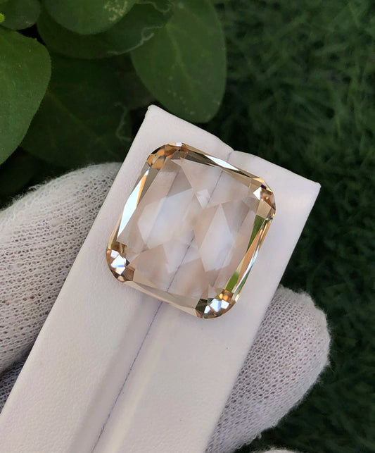 Golden Topaz 82.05 Ct Perfect Cut Mesmerising Golden Topaz Pakistan - Gemstone