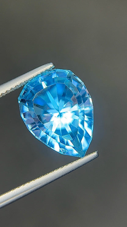 BLUE TOPAZ 11 Ct Perfect Drop Shape Beautiful Swiss Blue Topaz - Gemstone