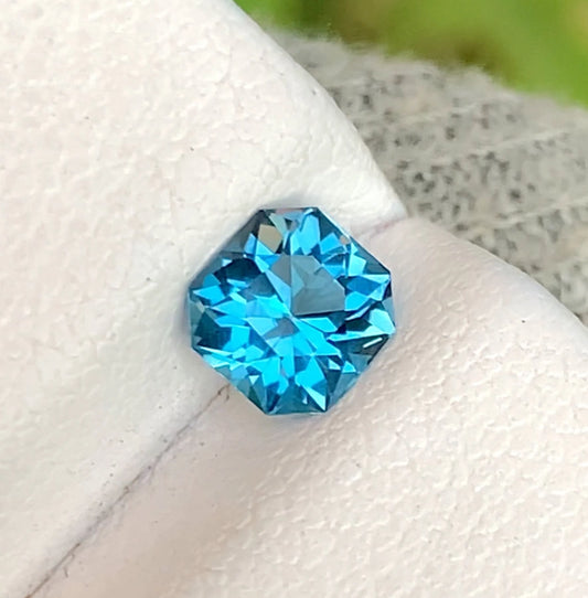 London Blue Topaz 0.70 Ct Precision Cut Beautiful London Blue Topaz - Gemstone