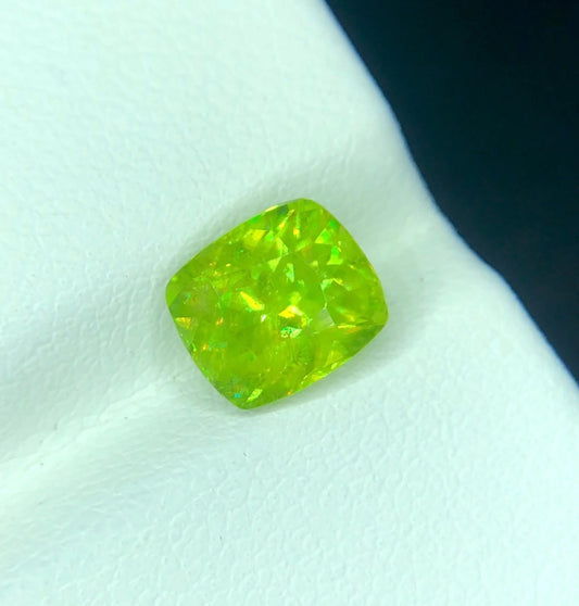 2.10 CT Rare Green Sphene Titanite High-Dispersion for Collectors & Jeweler