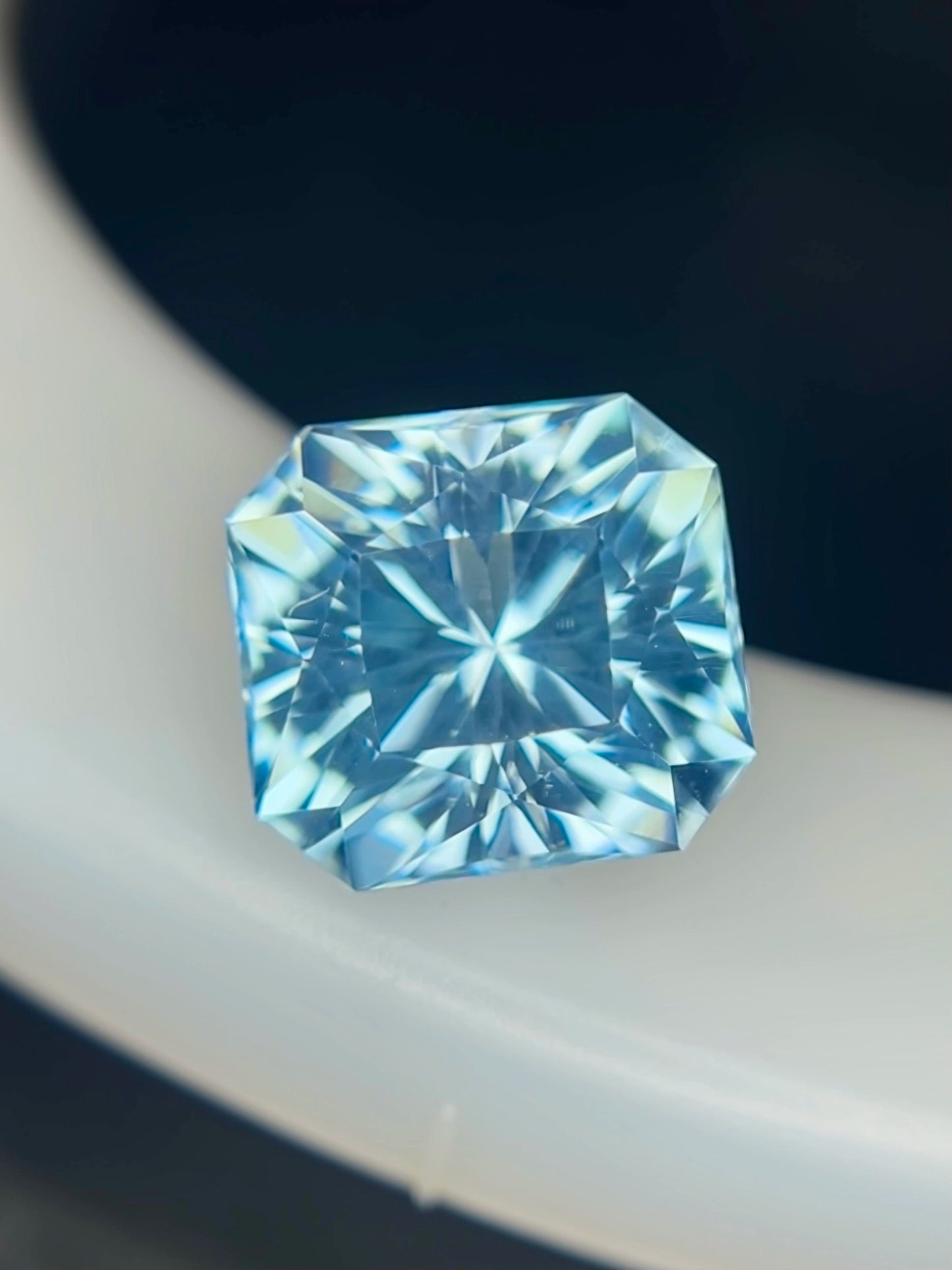 Swiss Blue Topaz 10 Ct Precision Cut Beautiful Lustrous Swiss Topaz - Gemstone
