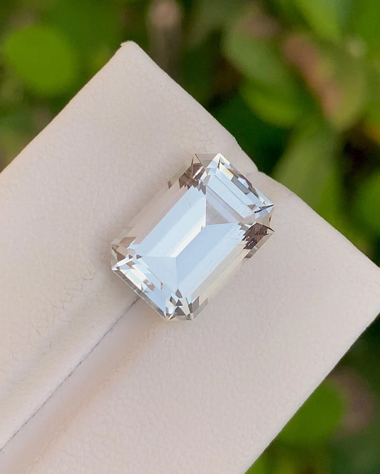 8.80 Crt Brilliant African Topaz , Emerald Cut, Untreated Gem - Gemstone