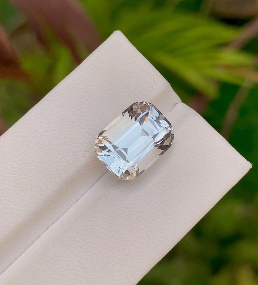 8.80 Crt African white Topaz Cushion Cut, Vibrant & Bright - Gemstone