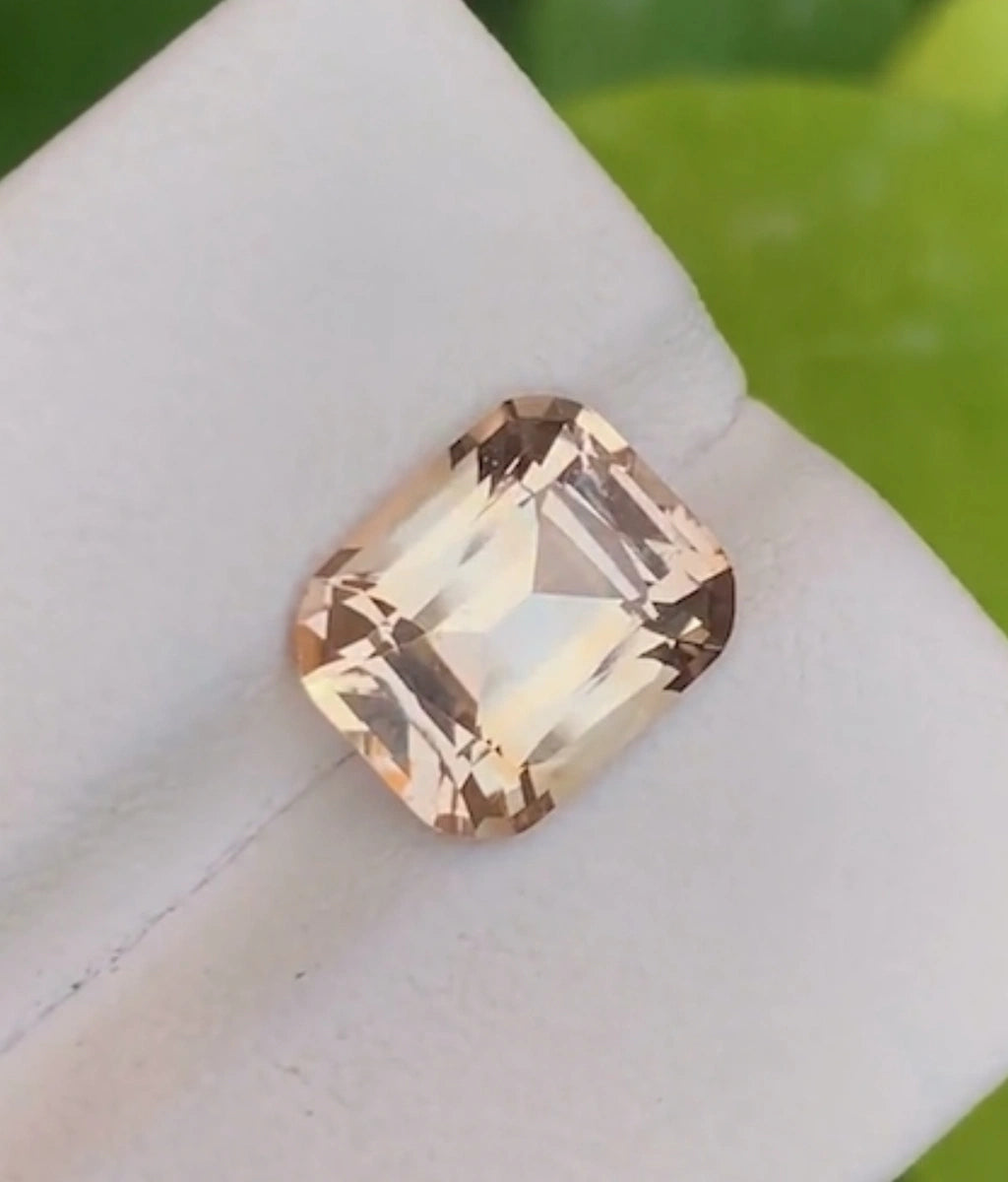 Topaz 3.90 Ct Perfect Cut Stunning Topaz from Pakistan - Gemstone