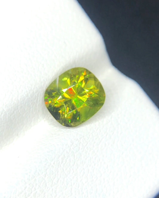 1.95 CT Rare Green Sphene Titanite High-Dispersion for Collectors & Jeweler