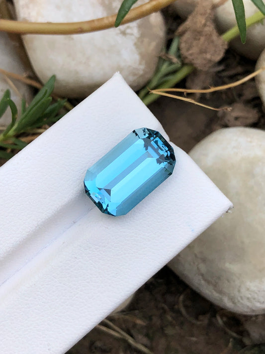 BLUE TOPAZ 14 Ct Beautiful Cut Sensational Top Colour Topaz - Gemstone