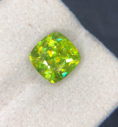 3.7 CT Rare Green Sphene Titanite High-Dispersion for Collector & Jeweler