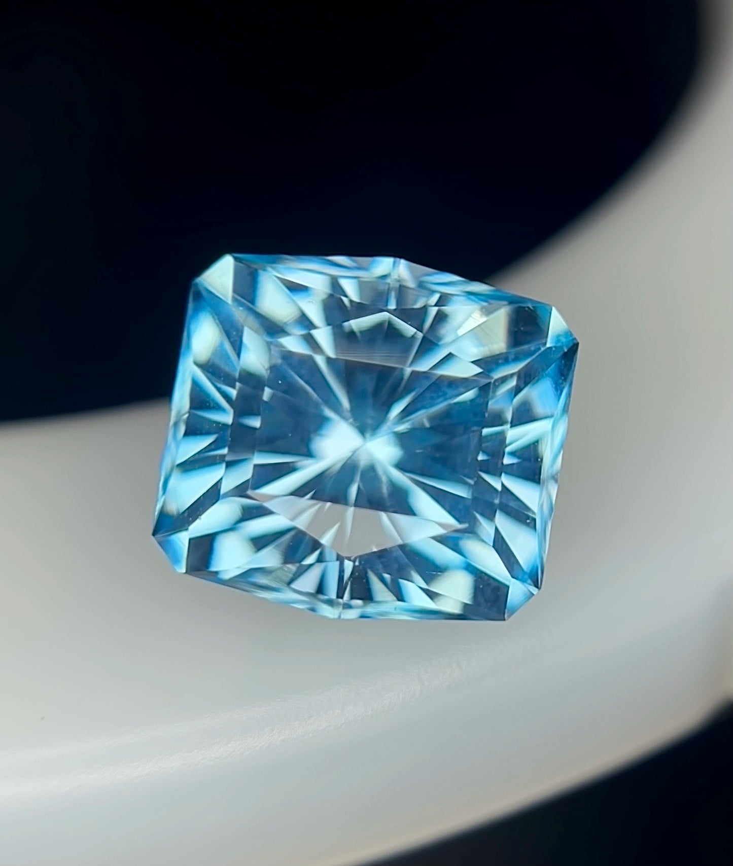 Swiss Blue Topaz 8.60 Ct Precision Cut Beautiful Swiss Blue Topaz - Gemstone