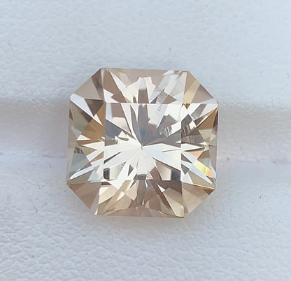 Skardu Topaz 7.45 Ct Precision Cut Lustrous Sparkly Topaz Pakistan - Gemstone