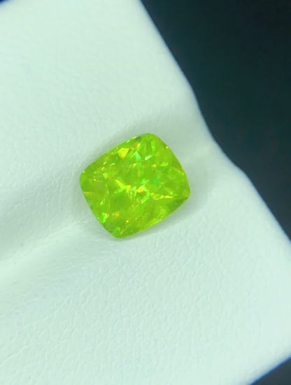 2.10 CT Rare Green Sphene Titanite High-Dispersion for Collectors & Jeweler