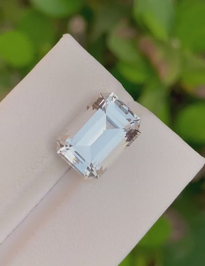 8.80 Crt Brilliant African Topaz , Emerald Cut, Untreated Gem - Gemstone