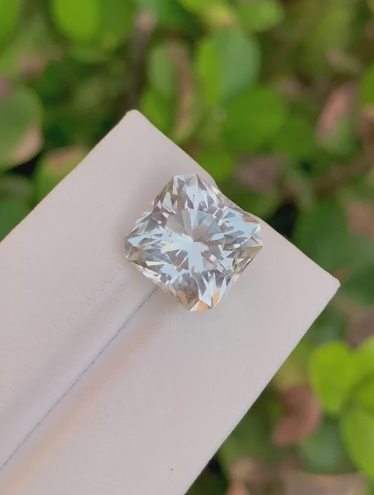 12.60 Crt Brilliant African white Topaz , Fancy Cut, Untreated Gem - Gemstone