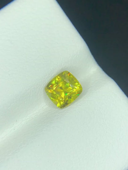 0.95 CT Rare Yellow Sphene Titanite High-Dispersion for Collector & Jeweler