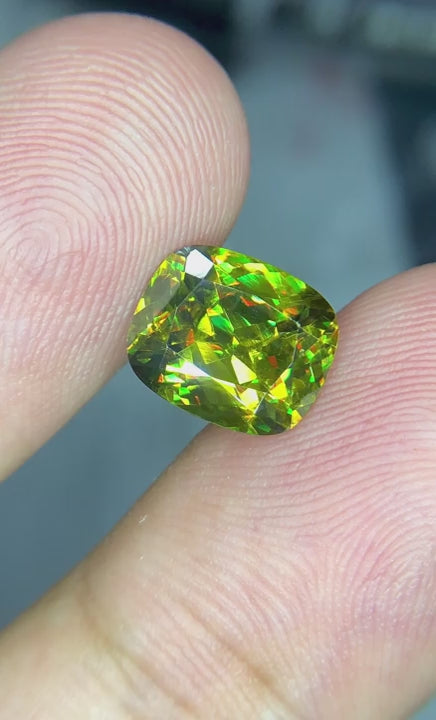 Dazzling 4.10 ct Vivid Green-Yellow Sphene- Exceptional Fire & Brilliance