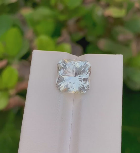 9 Crt Brilliant African white Topaz , Fancy Cut, Untreated Gem - Gemstone